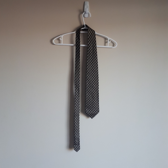 GIVENCHY PARIS / Men's 100% Silk Tie - Brown, Green & White - Picture 6 of 7